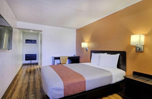 Sullivan Hotel | Motel 6 Sullivan MO
