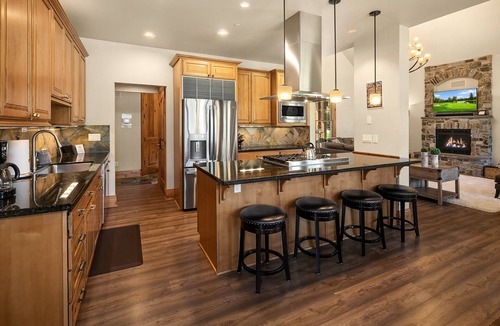 Cle Elum House | Must See Suncadia Retreat! 3 Masters * Hot Tub * Game Room * On the Course!