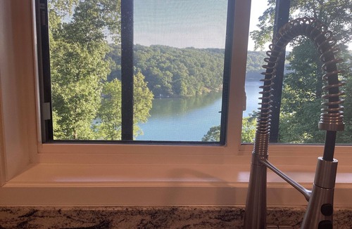 Bella Vista House | Nature and beauty abound! Overlooking lake Ann and the hills as a backdrop drop