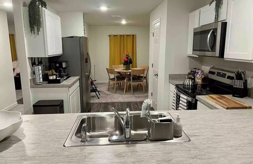 Florida Shores House | New Construction Home Located Next to a Publix Plaza With Space to Fit 10 Guests