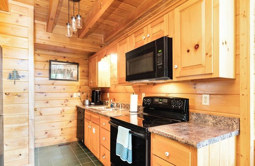 Gatlinburg - Pigeon Forge Cabin | New Listing -Couples Retreat