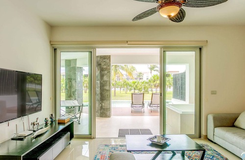 Puerto Juarez Condo | NEW! Private Pool, Spa Tub, Resort Pool, Food, Gym
