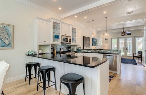 North Causeway House | 🚤New Smyrna Marina Villa 14 🏖️ Pool, Tiki Bar & Dining, Prime NSB Location