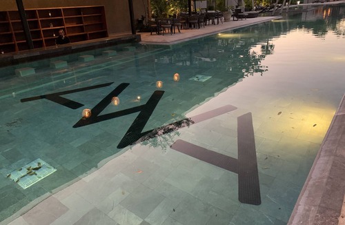 Playacar Beach Condo | New TROPICAL AWA 1 Room Infinity Pool Gym Bar
