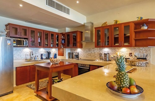 Puerto Aventuras Condo | Ocean Blue Beachfront Condo in Puerto Aventuras