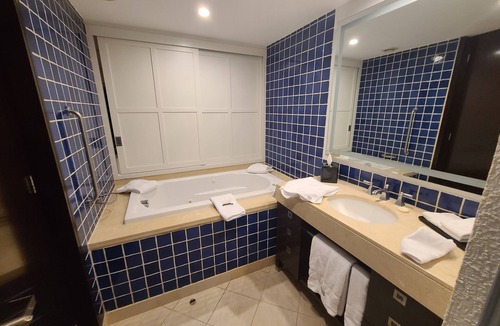 La Isla Resort | Ocean View Studio with Kitchenette