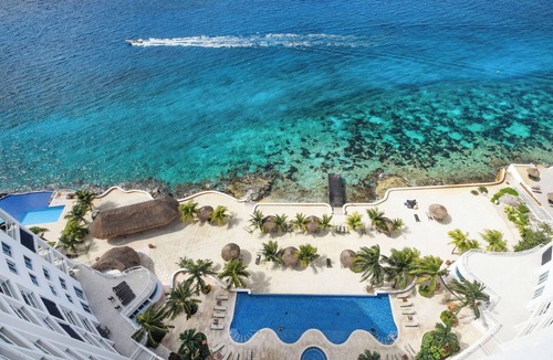 Zona Hotelera Norte House | Oceanfront Oasis at Peninsula Grand 13B