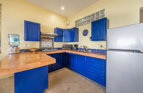 Centro - Supmza 001 Villa | Oceanfront 6BR Villa with Private Pool — Walk to Playa Norte — Sleeps 16