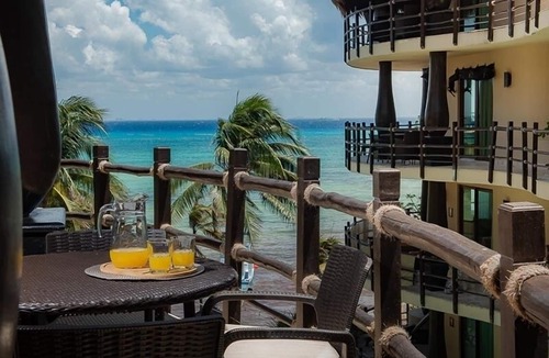 Downtown Condo | OceanFront condo on beach private hot tub! Minutes walk to restaurants and bars!