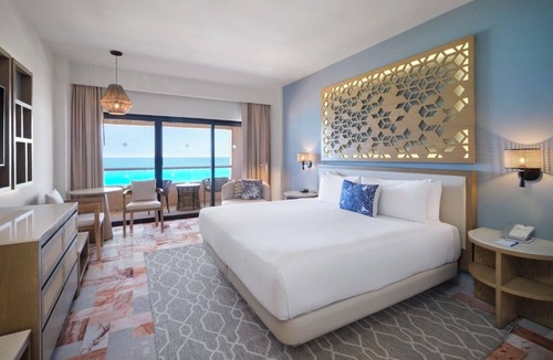 Zona Hotelera Resort | Oceanfront Dual-Suite - All inclusive Luxury at Wyndham Grand Cancun!