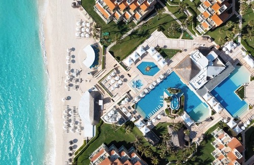 Zona Hotelera Resort | Oceanfront Dual-Suite - All inclusive Luxury at Wyndham Grand Cancun!