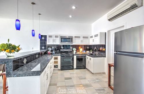 Puerto Morelos Condo | Oceanfront Luxury Townhome Condo Wifi 3 Smart TV'S Pool & Spa