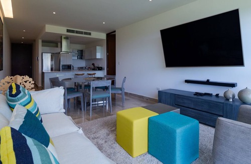 Gonzalo Guerrero Apartment | Oceanview Penthouse Cruz con Mar 502
