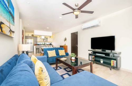 Centro Condo | Oceanview Roof Pool Oasis Steps to 5th Ave & Beach