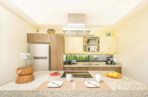 Centro Condo | Oceanview Roof Pool Oasis Steps to 5th Ave & Beach