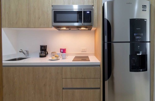 Centro Apartment | Oceanview Rooftop Pool, Walk to Beach & Eats