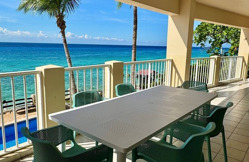 Zona Hotelera Norte Condo | On a White Sandy Beach, Beautiful artwork throughout the inside Condo#101