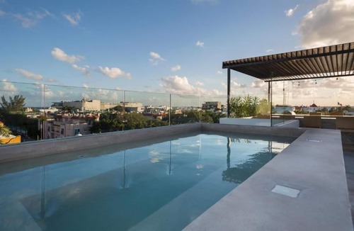 12th Street Condo | One bedroom Condo-WIFI and a Beautif Rooftop with amazing Pool!