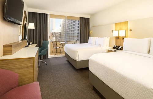 Downtown Dallas Hotel | One Unit | Outdoor Pool Access | Dallas Zoo - 3.3 miles