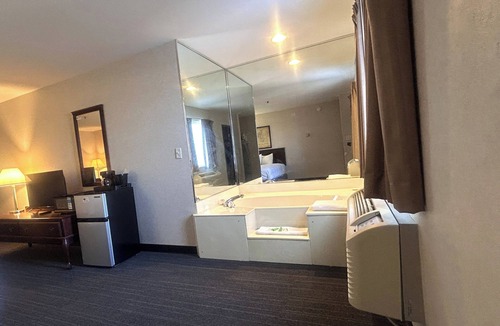Osage Beach Hotel | Osage Village Inn Near Lake Ozarks US 54