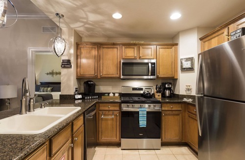 Reunion Condo | OVER 90 FIVE STAR REVIEWS! INVITING TOP FLOOR CONDO WITH AMAZING GOLF VIEWS!