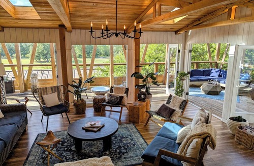 Barton Hills House | Parkside INCREDIBLE location-VIEWS-Kayak, SUP, Pool, Gorgeous Hikes-Restaurants