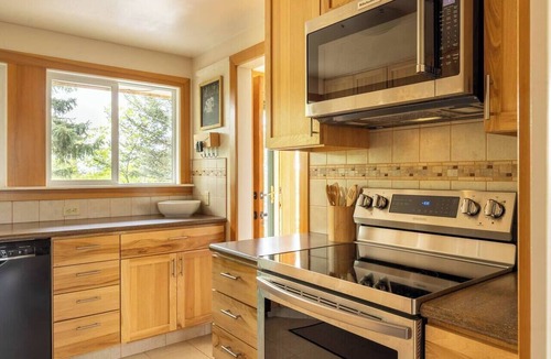 Pullman House | Peaceful 5BR/2BA Home Walk to WSU Stadium View