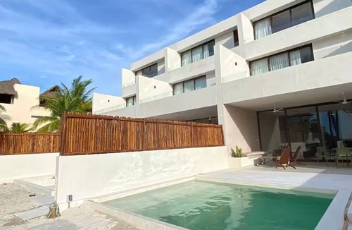 Progreso Municipality Villa | Perfect 4-bedroom Beachfront Villa with Pool in charming Uaymitun Beach
