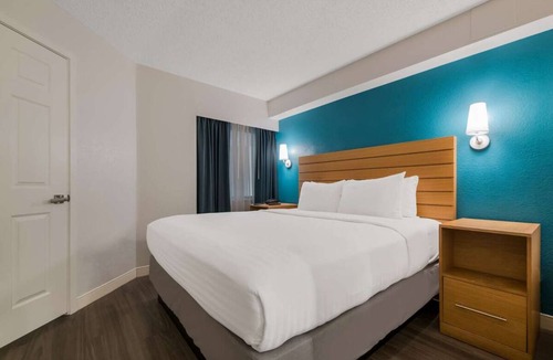 Florida Central Atlantic Coast Hotel | Perfect for Groups! Spacious Unit with Full Kitchen, Outdoor Pool, Pets Allowed!