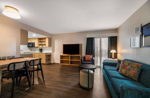 Florida Central Atlantic Coast Hotel | Perfect for Groups! Spacious Unit with Full Kitchen, Outdoor Pool, Pets Allowed!