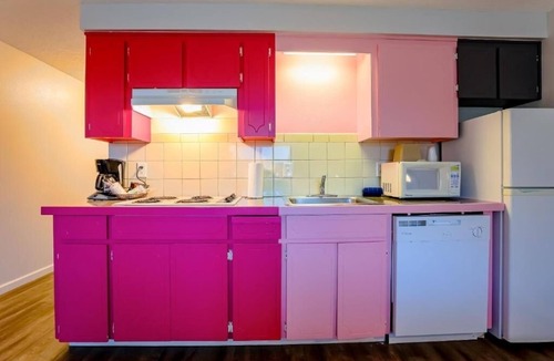 Seaside Hotel | Pet-Friendly Room Perfect for Ocean Seekers Near Attractions