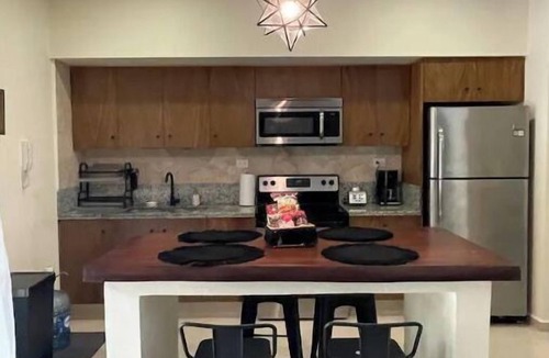 Zama Condo | Poolside paradise condo + jacuzzi + parking + STRONG WiFi