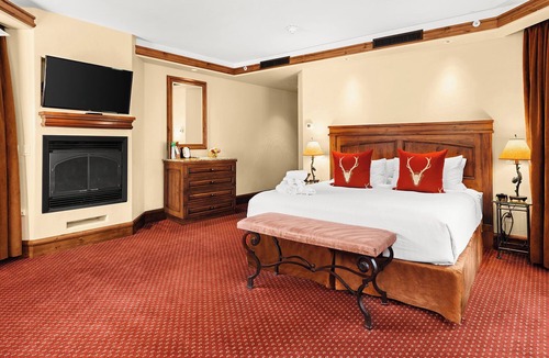 Vail Hotel | Premium Mountain View Unit | Amazing Mountain View w/Hot Tub and Parking!