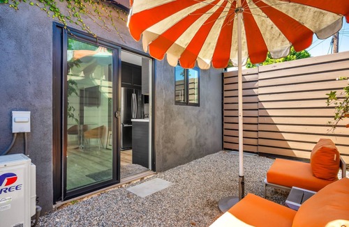 Valley Village House | Private Guest House Near Universal Studios Gated Patio & Fast WiFi