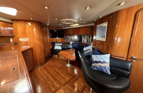 Zona Hotelera Boat Rental | Private Luxury Yacht Sunseeker 60ft UP TO 20 pax Price x 4 Hours