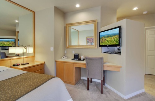 Century West Hotel | Private Mt. Bachelor Village suite in Bend with access to resort hot tubs/pool