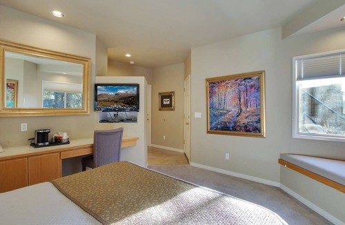 Century West Hotel | Private Mt. Bachelor Village suite in Bend with access to resort hot tubs/pool