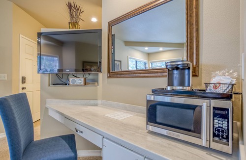 Century West Hotel | Private Mt. Bachelor Village suite in Bend with access to resort hot tubs/pool