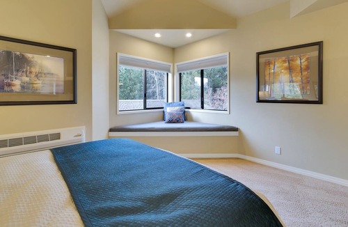 Century West Hotel | Private Mt. Bachelor Village suite in Bend with access to resort hot tubs/pool