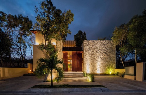 Xpu-Ha House | Private Natural Cenote, Spacious 5 Beedroom House with AC ,WiFi & Cleaning Maid.