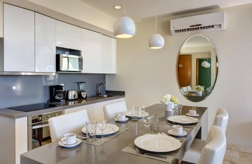 Downtown Condo | Private Roof w/Mini Pool, Fast WiFi, SmartTV, Security 24 Hours, Garage Parking