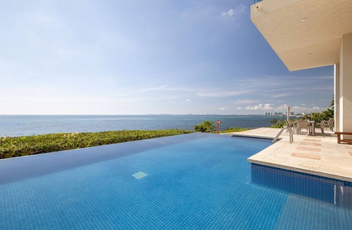 Puerto Juarez Villa | Punta Sam, Spacious 6BR Beachfront Villa in Cancún with Private Pool & Jacuzzi