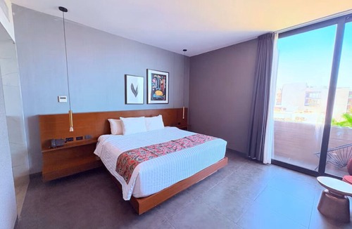 Downtown Hotel | Queen Suite Oasis Just Minutes from the Beach