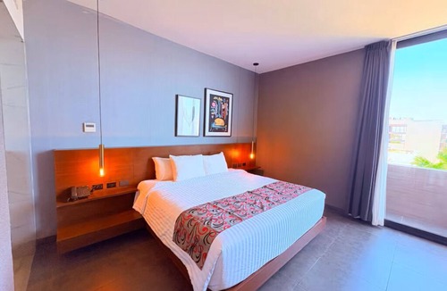 Downtown Hotel | Queen Suite Oasis Just Minutes from the Beach