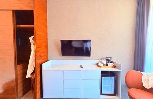 Downtown Hotel | Queen Suite Oasis Just Minutes from the Beach