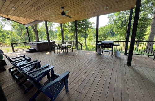Golden Cabin | RiverBend Haven-Sleeps 8-River Access