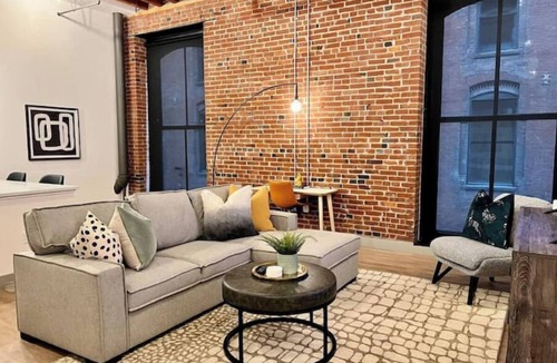 Mitchell Apartment | Riverfront DWTN Loft W/D Gated Parking