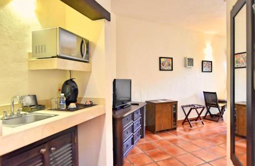 Gonzalo Guerrero Hotel | Riviera del Sol Amazing King Size Junior Suite 205