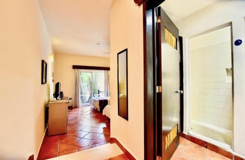 Gonzalo Guerrero Hotel | Riviera del Sol Amazing Double Queen Junior Suite 107