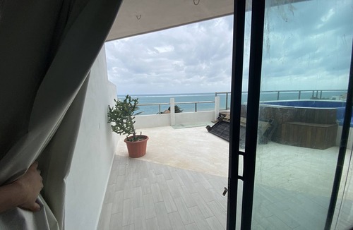 Puerto Morelos Apartment | Rooftop King Size Suite